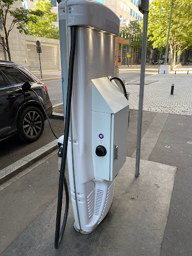 Borne de recharge de véhicules électriques Corri-door Charging Station Courbevoie