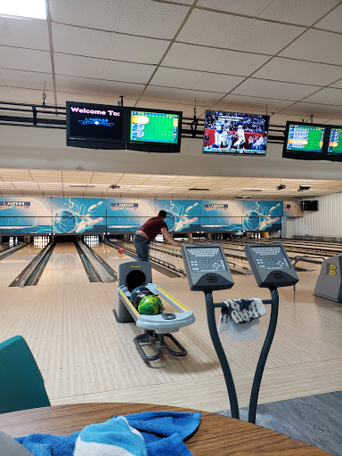 American Restaurant «Lakeside Entertainment», reviews and photos, Blue Star Memorial Hwy, South Haven, MI 49090, USA