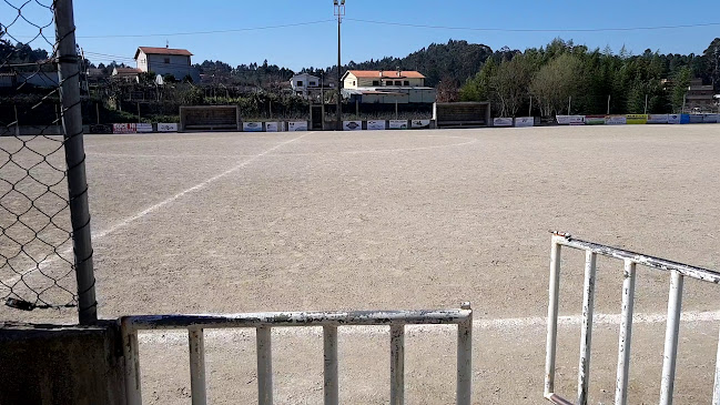 Avaliações doCampo de Jogos de Fonte Arcada em Paredes - Campo de futebol