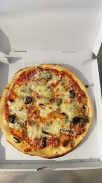 Plats et boissons du Pizzeria Pizza Mona - Pizza du délice et de la convivialité à Coarraze - n°2