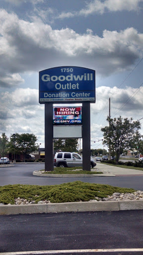 Outlet Store «Goodwill Outlet», reviews and photos, 1750 Woodman Dr, Dayton, OH 45420, USA