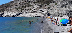 Paralia Mouros'in fotoğrafı dağlarla çevrili