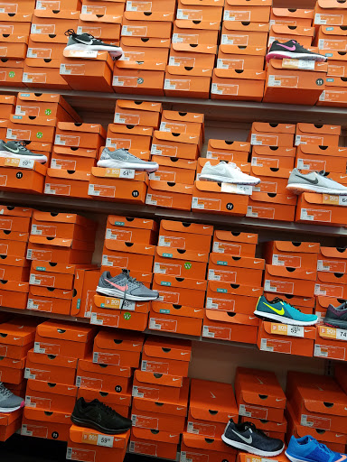 Shoe Store «Rack Room Shoes», reviews and photos, 18700 Limestone Commercial Dr, Pflugerville, TX 78660, USA