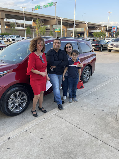 Toyota Dealer «Toyota of Dallas», reviews and photos, 2610 Forest Ln, Dallas, TX 75234, USA