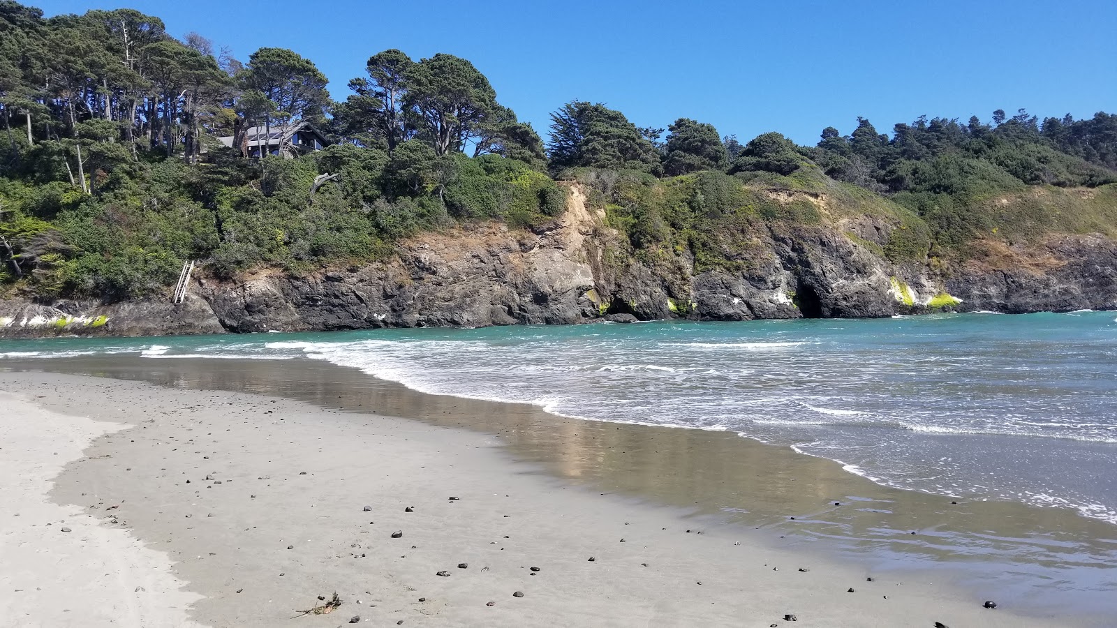Foto van Big River Beach ondersteund door kliffen