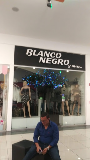 BLANCO NEGRO Y MÁS.