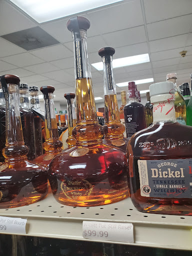 Beer Store «Vans Liquor Store», reviews and photos, 470 Sinsinawa Ave, East Dubuque, IL 61025, USA