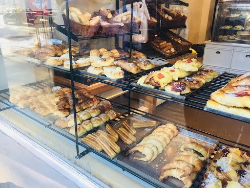 Confiteria y Panaderia La Argentina