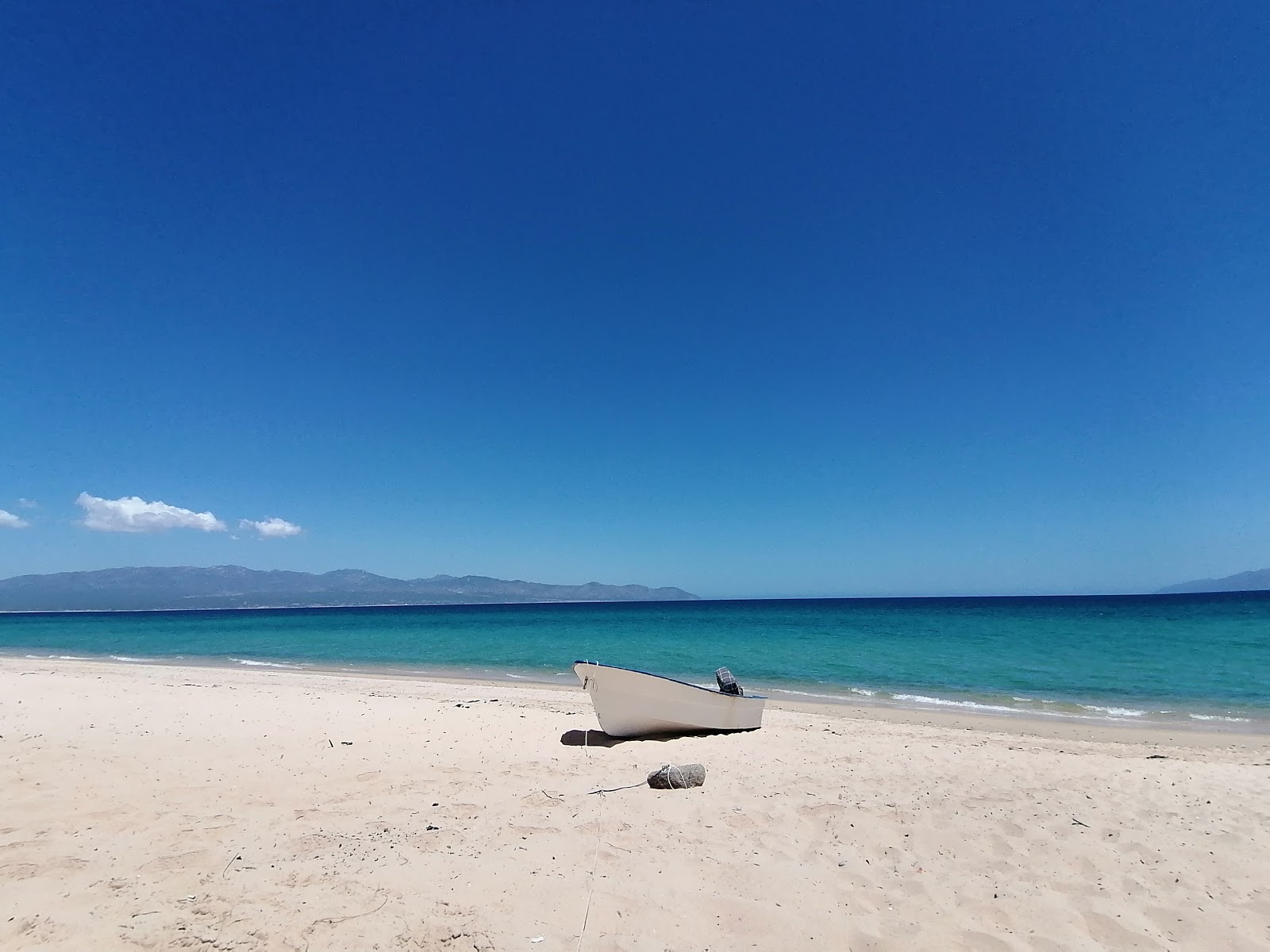 Photo de Playa Turquesa avec sable fin et lumineux de surface