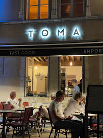 Atmosphère du Restaurant TOMA Bar à Vin & Fast Good à Beaune - n°5