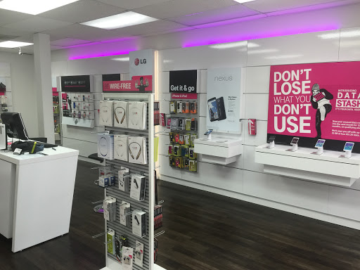Cell Phone Store «T-Mobile», reviews and photos, 8303 Hwy 6 N, Houston, TX 77095, USA