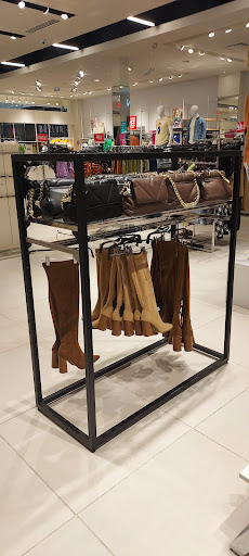 Clothing Store «Forever 21», reviews and photos, 313 Burr Ln, Lake Grove, NY 11755, USA