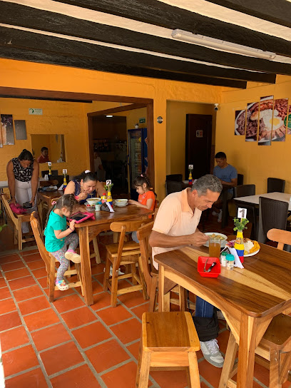 Sabor Tropical Restaurant - Cl. 9 #3-70, Darién, Calima, Valle del Cauca, Colombia
