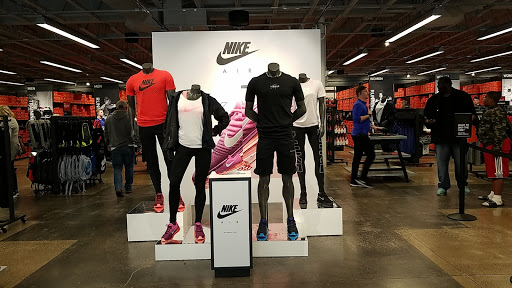 Sporting Goods Store «Nike Factory Store», reviews and photos, 1500 SE East Devils Lake Rd #105, Lincoln City, OR 97367, USA