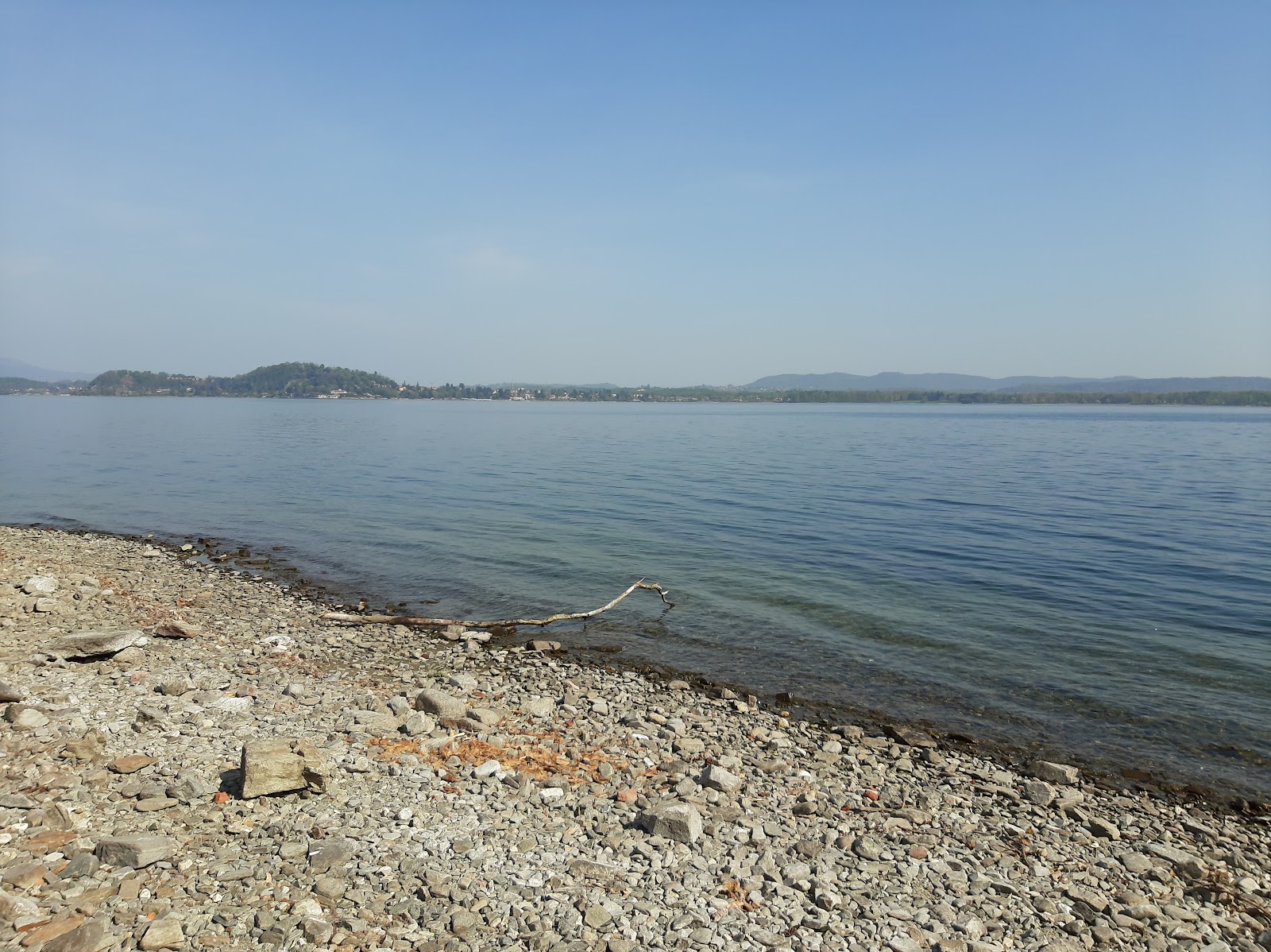 Spiaggia Castellaccio di Villa Lesa'in fotoğrafı #alt_locality_no
