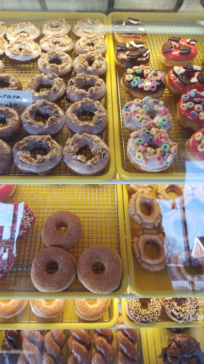 Donut Shop «Fresh Donuts», reviews and photos, 1188 E State St a, Geneva, IL 60134, USA