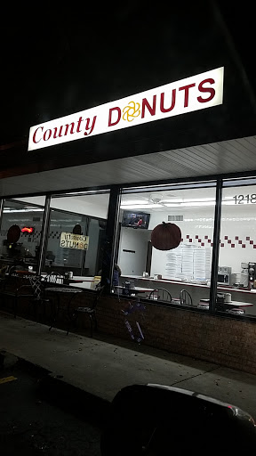 Donut Shop «County Donuts», reviews and photos, 1218 S Roselle Rd, Schaumburg, IL 60193, USA