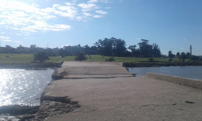 Muelle de acceso a Islita del Mono