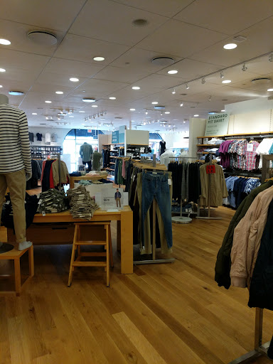 Gap, 5462 FM 1960, Houston, TX 77069, USA, 