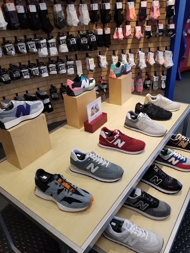 Shoe Store «New Balance Chicago», reviews and photos, 2369 N Clark Street, Chicago, IL 60614, USA