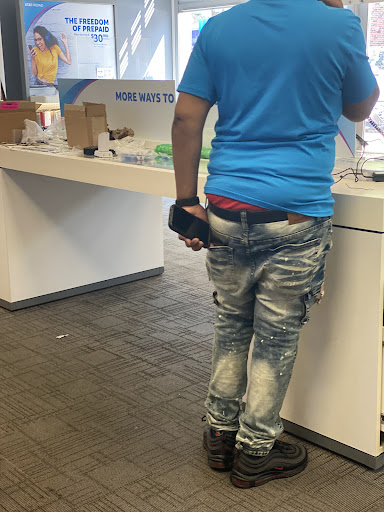 Cell Phone Store «AT&T», reviews and photos, 1620 Chicago Ave, Evanston, IL 60201, USA