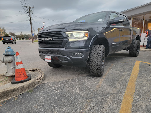 Used Car Dealer «Bluebonnet Chrysler Dodge», reviews and photos, 547 S Seguin Ave, New Braunfels, TX 78130, USA