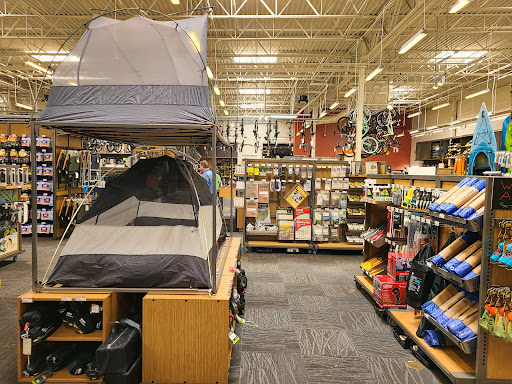 Camping Store «REI», reviews and photos, 2643 Edmondson Rd, Cincinnati, OH 45209, USA