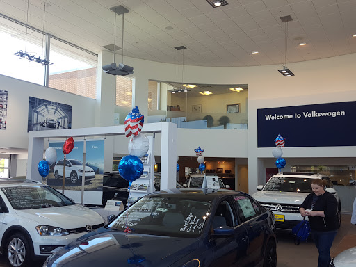 Volkswagen Dealer «Luther Westside Volkswagen», reviews and photos, 2370 MN-100, St Louis Park, MN 55416, USA