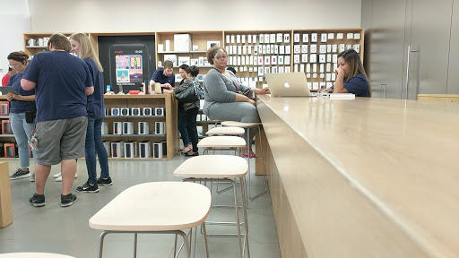 Computer Store «Apple Southlake Town Square», reviews and photos, 260 Grand Ave, Southlake, TX 76092, USA