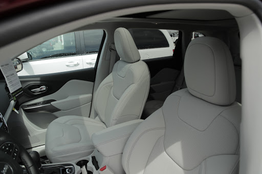 Car Dealer «Deery of Ames Chrysler Dodge Jeep Ram», reviews and photos, 1700 SE 16th St, Ames, IA 50010, USA