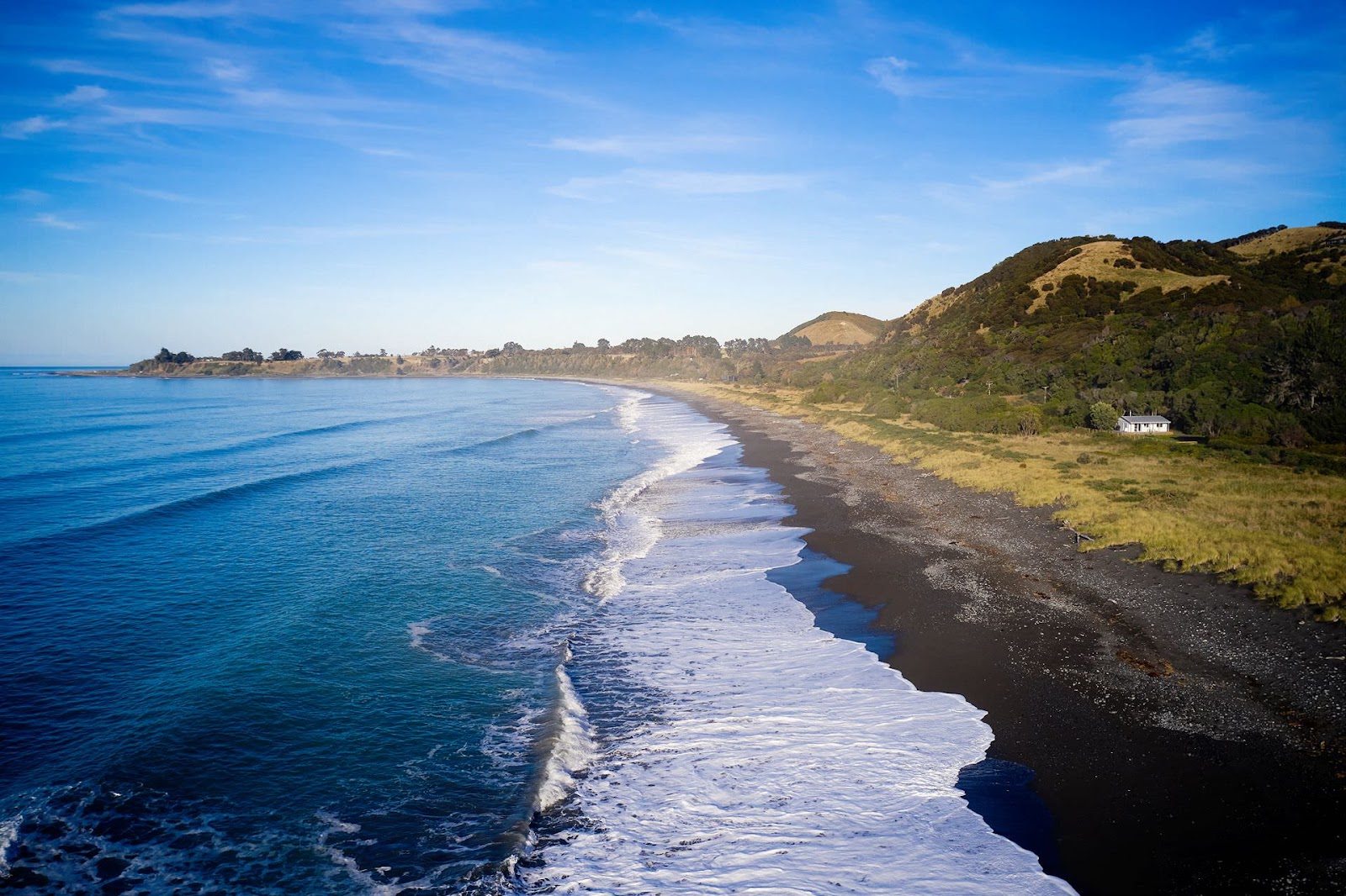 Foto von Half Moon Bay Beach mit braune kiesel Oberfläche