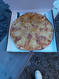 Aliment-réconfort du Restauration rapide Distributeur de pizza La Casa de Peppone à Rochefort-Montagne - n°1