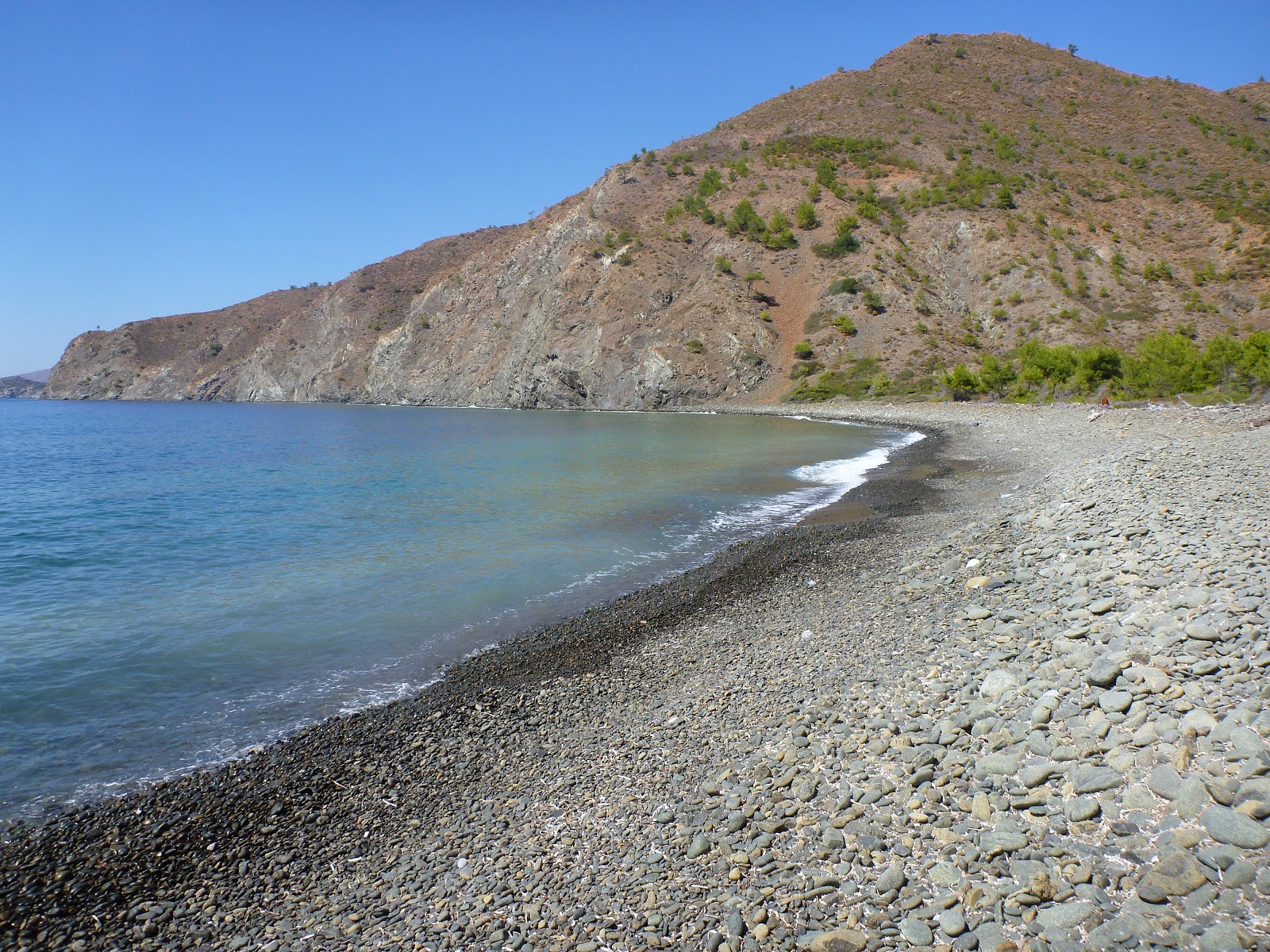 Φωτογραφία του Mesudiye beach II με γκρίζο βότσαλο επιφάνεια