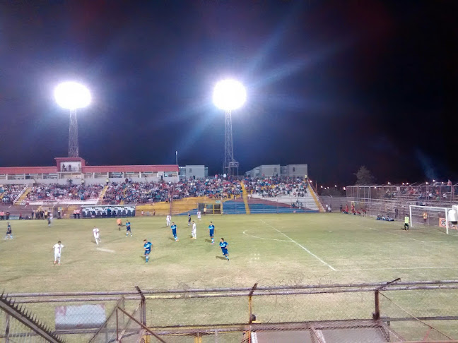 Opiniones de Estadio Municipal de San Felipe en San Felipe - Campo de fútbol
