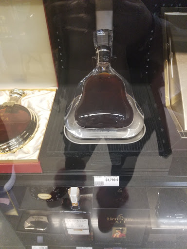 Liquor Store «Liquor Barn», reviews and photos, 287 E Dundee Rd, Wheeling, IL 60090, USA