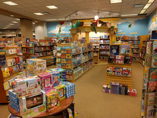 Book Store «Barnes & Noble Booksellers Maple Grove», reviews and photos, 8040 Wedgewood Ln N, Maple Grove, MN 55369, USA
