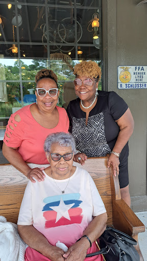 American Restaurant «Cracker Barrel Old Country Store», reviews and photos, 4700 Portsmouth Blvd, Chesapeake, VA 23321, USA