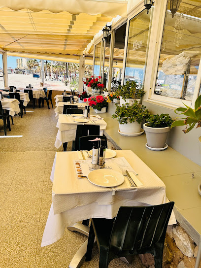 Restaurante-Chiringuito Los Andaluces - P.º Marítimo Rey de España, s/n, 29640 Fuengirola, Málaga, Spain