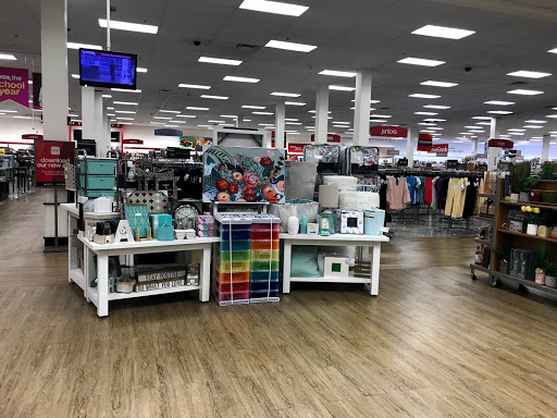 Department Store «T.J. Maxx & HomeGoods», reviews and photos, 198 Alewife Brook Pkwy, Cambridge, MA 02138, USA