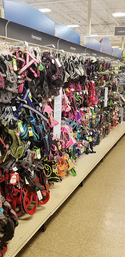 Pet Supply Store «PetSmart», reviews and photos, 600-800 Hatton Dr, Glen Mills, PA 19342, USA
