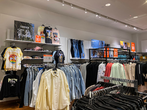 Clothing Store «F21 XXI», reviews and photos, 2800 N Main St #201, Santa Ana, CA 92705, USA