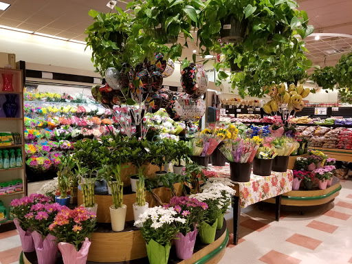 Grocery Store «Market Basket», reviews and photos, 310 Mishawum Rd, Woburn, MA 01801, USA