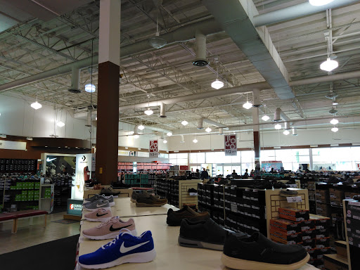 Shoe Store «Famous Footwear», reviews and photos, 18049 NW Evergreen Pkwy, Beaverton, OR 97006, USA