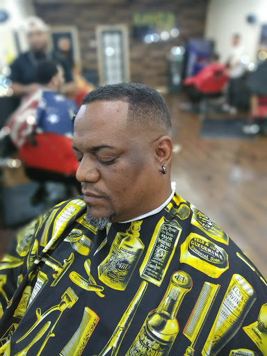 Hair Salon «Gold Cut Barber Shop», reviews and photos, 7031 W Hillsborough Ave, Tampa, FL 33634, USA