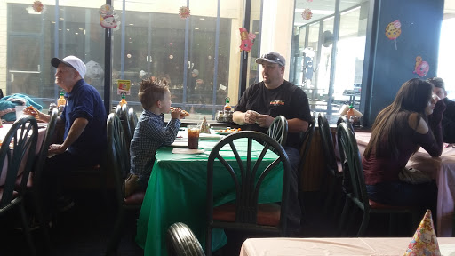 Pizza Restaurant «Round Table Pizza», reviews and photos, 1278 Stabler Ln, Yuba City, CA 95993, USA