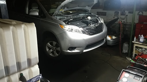 Used Car Dealer «Neutz Brothers Cars,Trucks & Vans», reviews and photos, 10404 Watterson Trail, Jeffersontown, KY 40299, USA