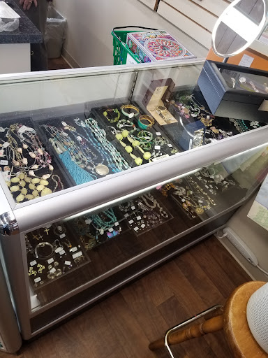 Thrift Store «Second Edition Resale Shop», reviews and photos, 12505 NW Cornell Rd #13, Portland, OR 97229, USA