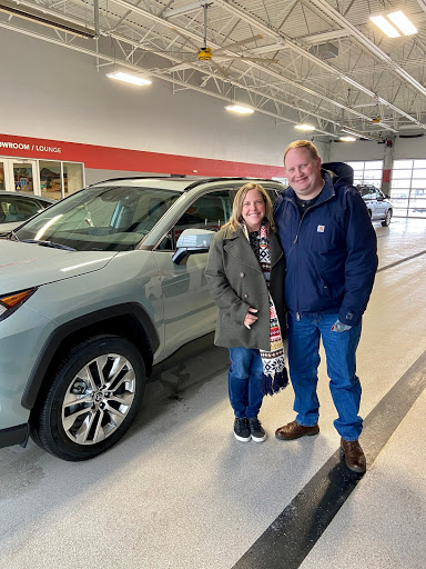 Toyota Dealer «Sam Leman Toyota Bloomington», reviews and photos, 1502 Morrissey Dr, Bloomington, IL 61701, USA