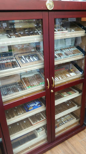 Tobacco Shop «Vape & Smoke Shop - Biscayne», reviews and photos, 2895 Biscayne Blvd, Miami, FL 33137, USA