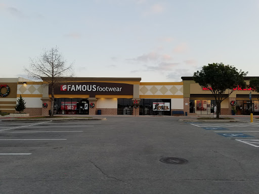 Famous Footwear, 8254 Agora Pkwy, Selma, TX 78154, USA, 